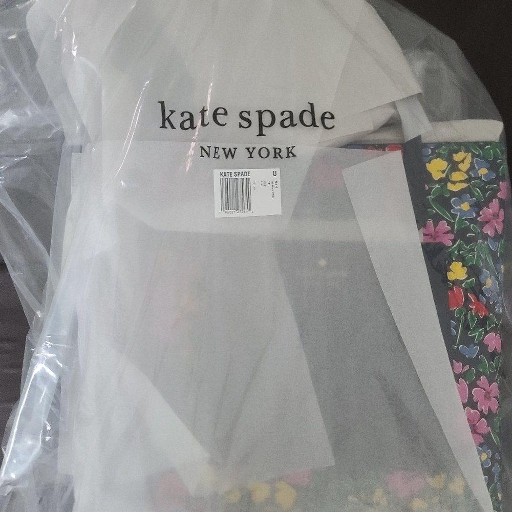 Kate Spade Daily Tote - Picture 2 of 6